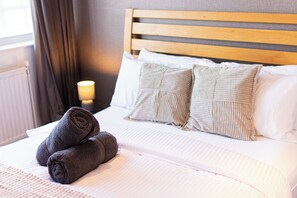 2 soverom, strykejern/-brett, internettilgang og sengetøy