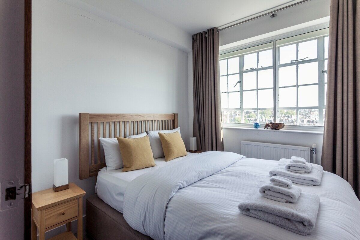 2 室のベッドルーム、アイロン / アイロン台、インターネット、ベッドシーツ