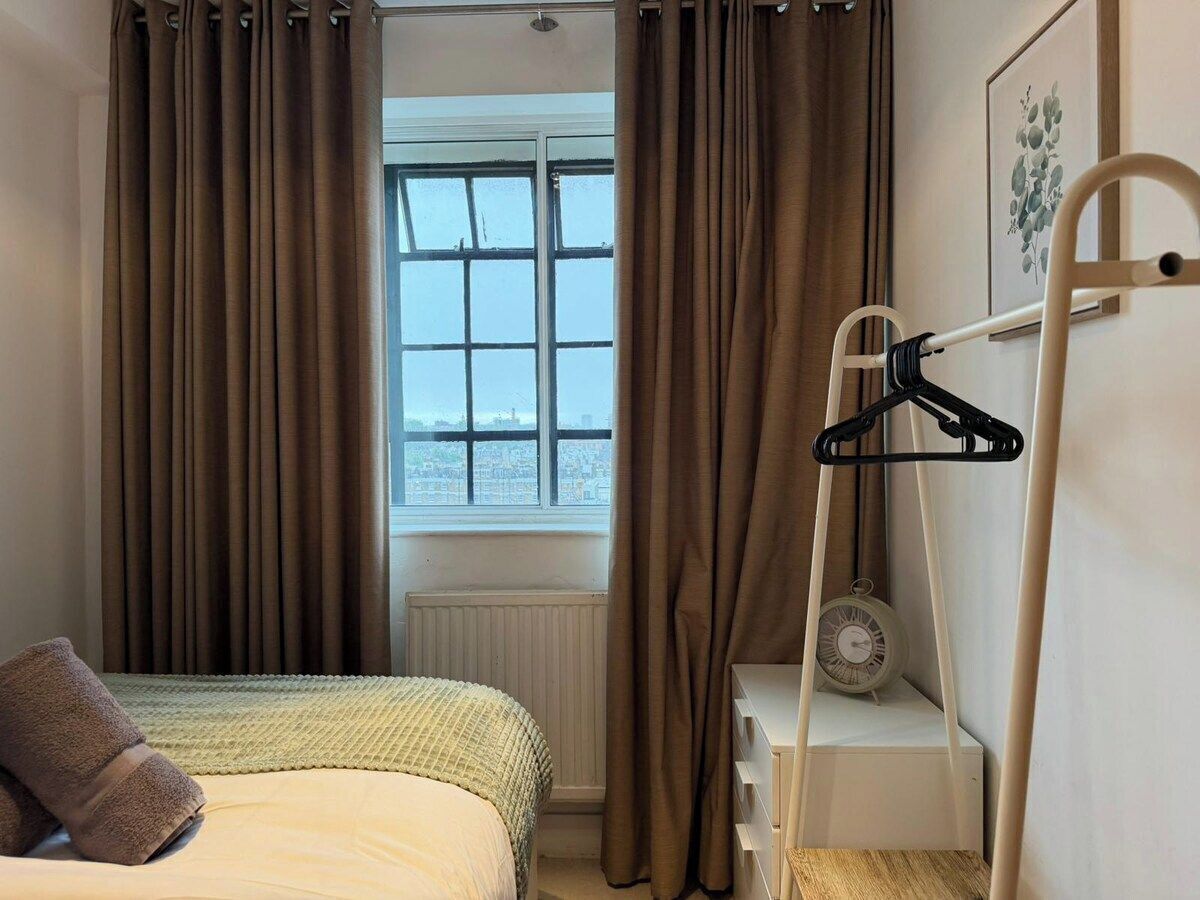 2 bedrooms, iron/ironing board, WiFi (free), bed sheets