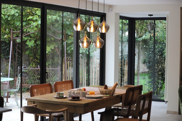 Free daily full breakfast