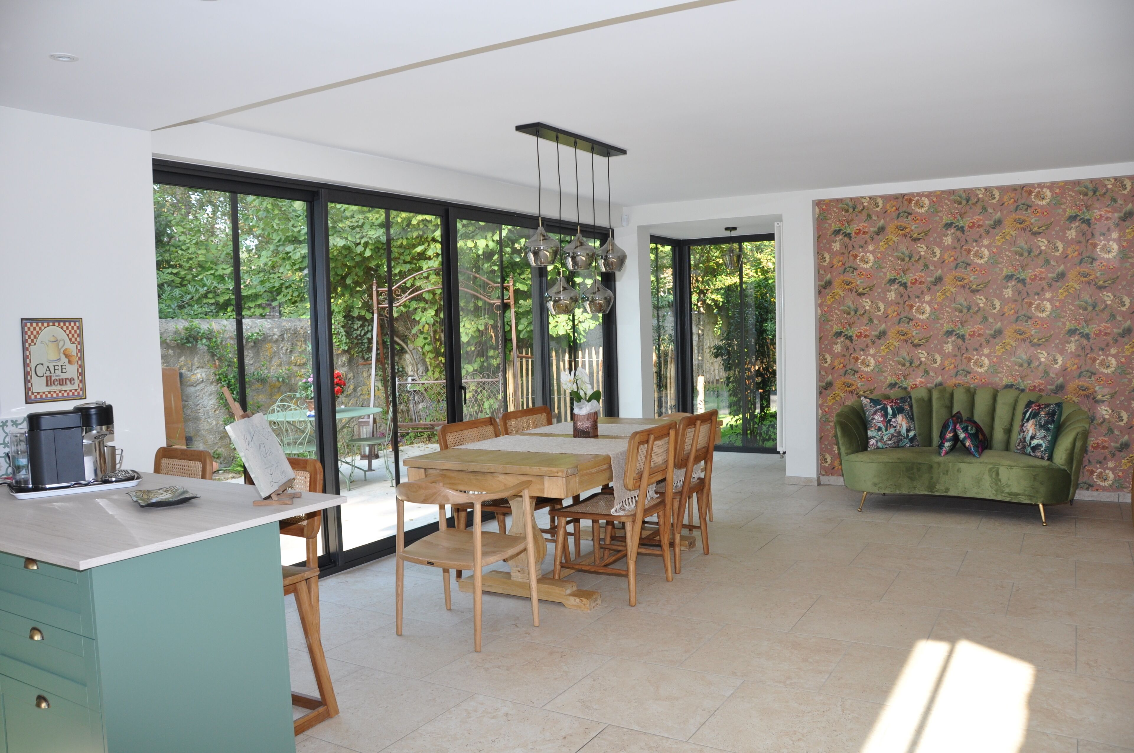 Luxury Townhome | Shared kitchen | Fridge, microwave, oven, stovetop