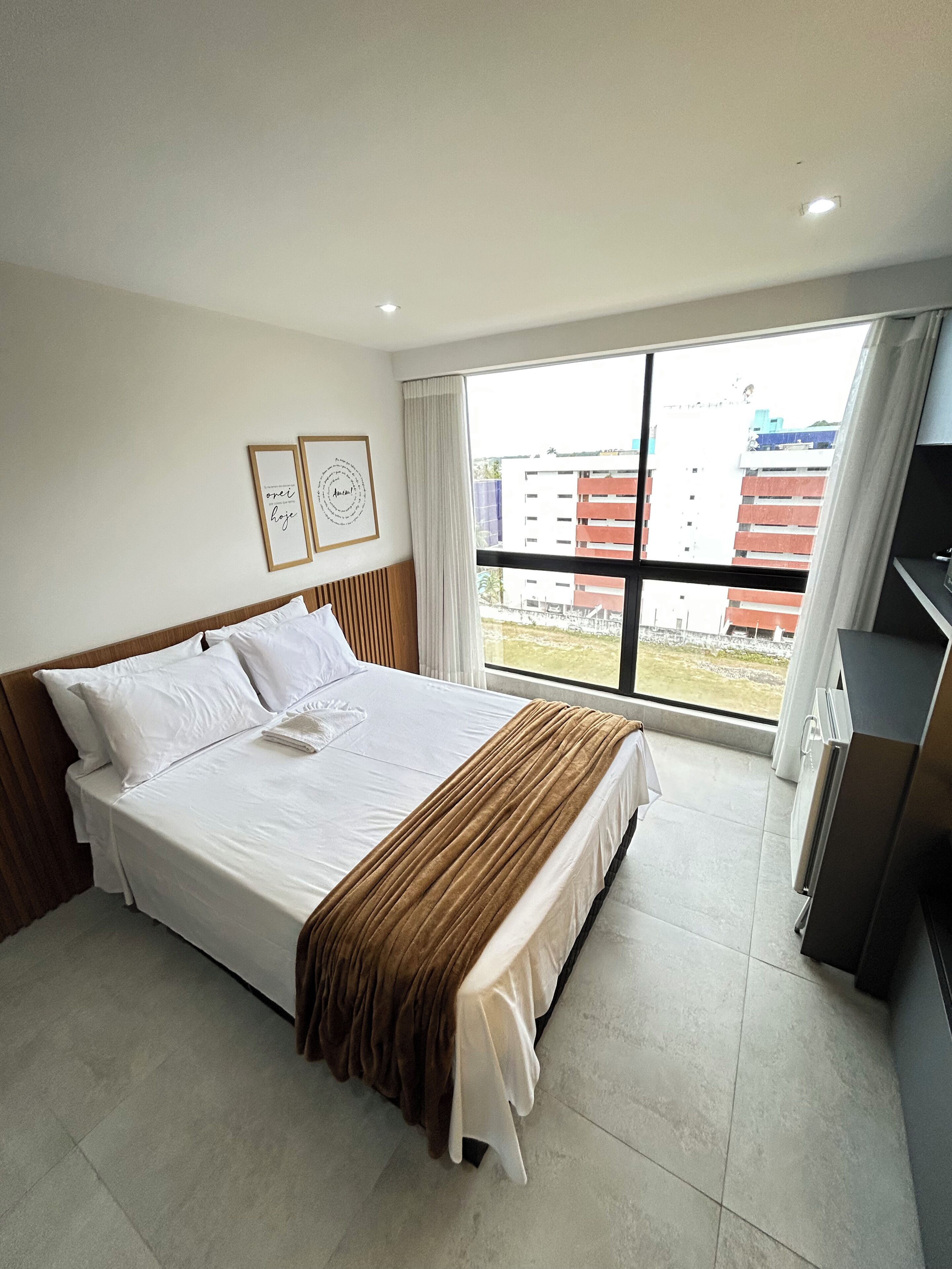 Apartamento | Cortinas blackout, ferros/tábuas de passar roupa, Wi-Fi de cortesia