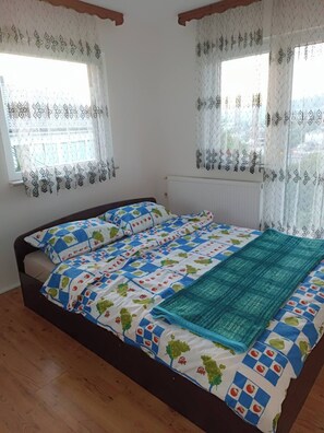 4 chambres, fer et planche à repasser, Wi-Fi, draps fournis