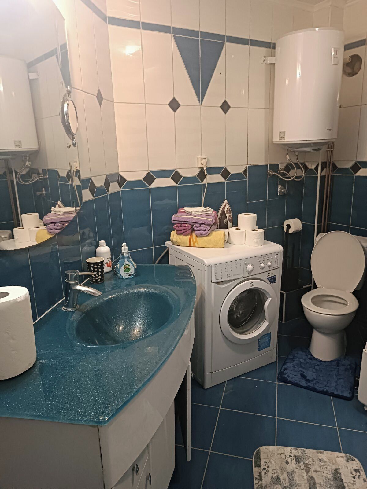 Asciugacapelli, asciugamani, sapone, shampoo