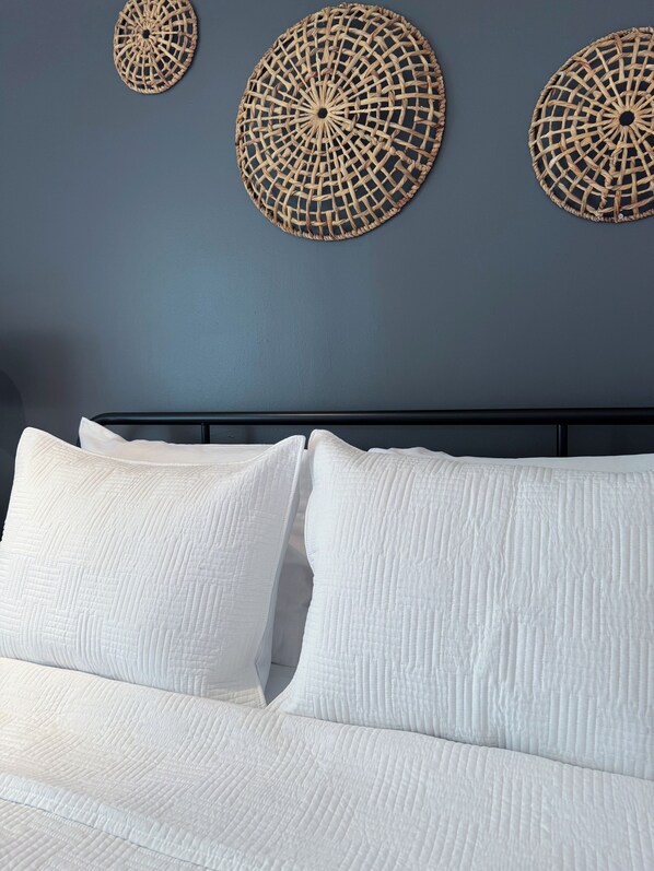 2 habitaciones, tabla de planchar con plancha, cuna de viaje y wifi 