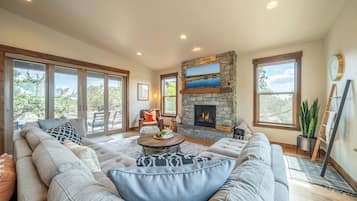 Smart TV, fireplace, table tennis