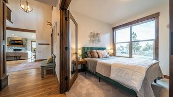 4 bedrooms, iron/ironing board, travel crib, free WiFi