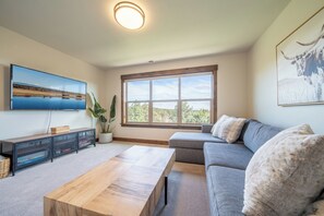 Smart TV, chimenea y tenis de mesa 