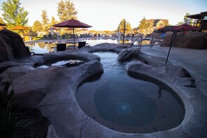 Sisäuima-allas, ulkouima-allas