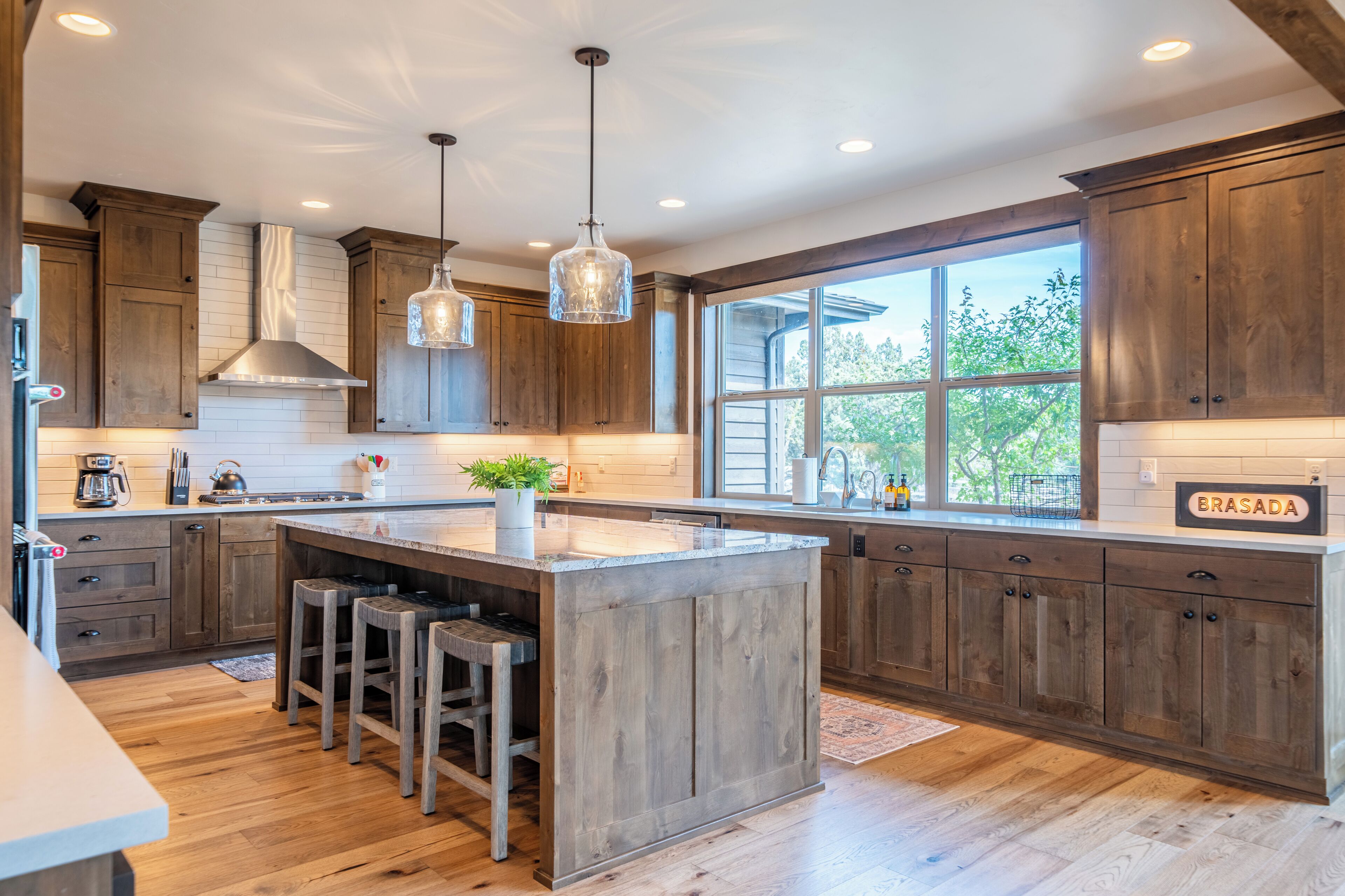 ثلاجة، ميكروويف، فرن، موقد طهي مسطح