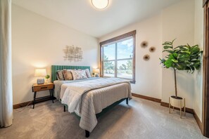 4 habitaciones, tabla de planchar con plancha y cuna de viaje 