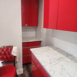 Interior - Cottage for rent! Nature's Paradise with park like setting, no rear neighbour's! (Fort erie)