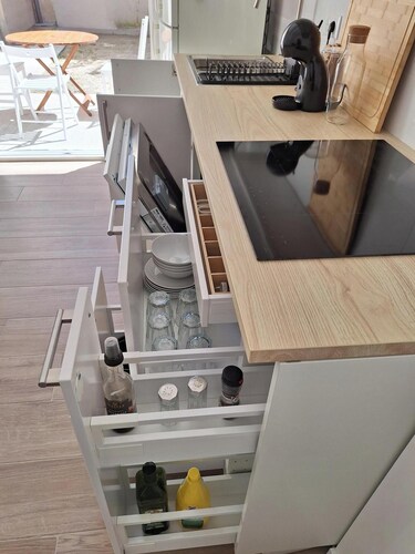 Renovated T2 apartment with garden, garage, close to center, easy access.