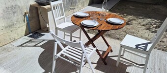 Renovated T2 apartment with garden, garage, close to center, easy access.