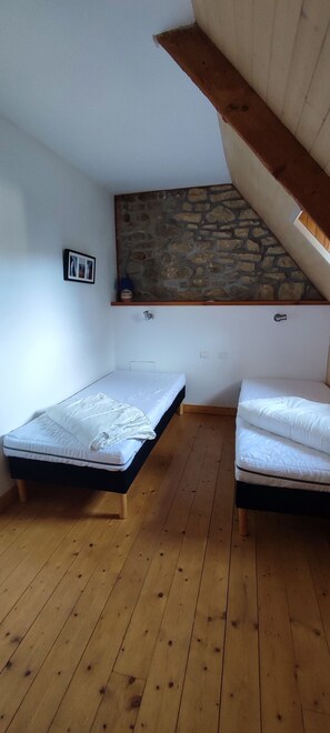 2 bedrooms, iron/ironing board, free WiFi - PENTY CHEZ GERMAINE, 5 MINUTES FROM LE FRET PORT (Crozon)