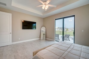 5 bedrooms, desk, iron/ironing board, travel cot - Brand New 5 Bedroom Heated Pool Home with 6 Beds (Cape Coral)