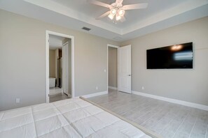5 bedrooms, desk, iron/ironing board, travel crib - Brand New 5 Bedroom Heated Pool Home with 6 Beds (Cape Coral)