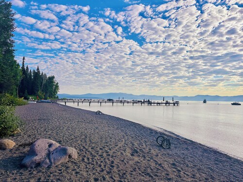 3-Bedroom Tahoe Retreat, Steps to the Lake, Private Pier, Minutes to Ski Resorts