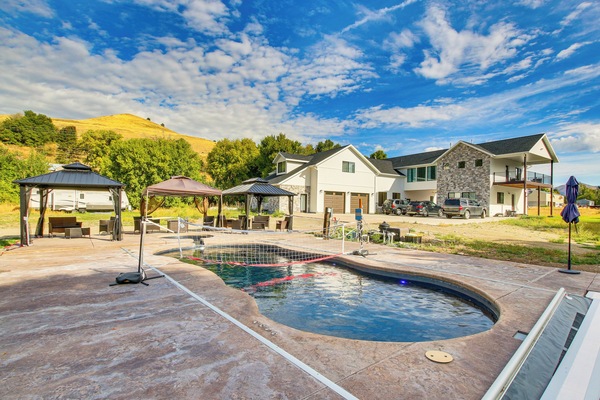 Preston Vacation Rental | 1BR | 1BA | Steps Required | 600 Sq Ft