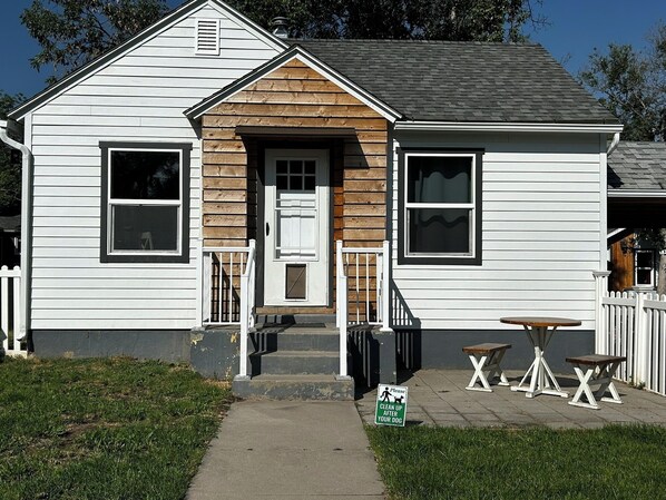 Exterior - This cozy house has been completely remodeled inside and features three bedrooms. (Helena)