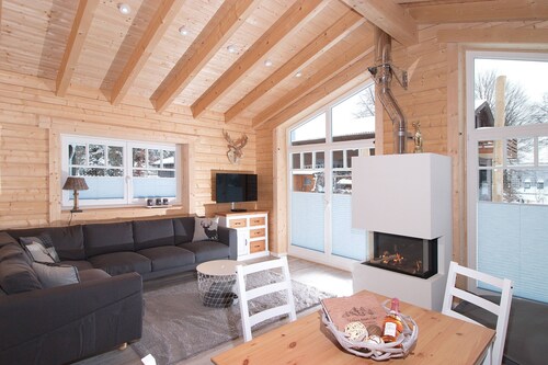 Blockhaus am See mit Sauna und Kamin mitten in den Bergen und Wäldern des Harzes