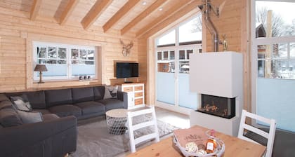 Log cabin by the lake with sauna and fireplace in the middle of the Harz mountains and forests