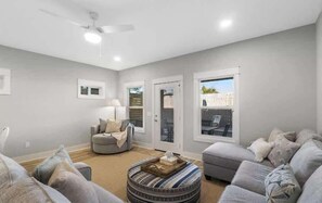 Smart TV, offices - Welcome to Fins! Private Pool! 2 Min walk to Beach (Panama City Beach)