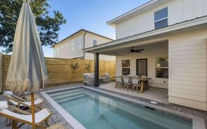 Unclassified image, 2 of 43, button