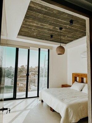 Comfort-lejlighed - balkon - udsigt til pool | Privat køkken | Elkedel, blender, køkkentøj/tallerkener/redskaber, rengøringsmidler