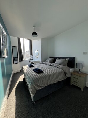 3 slaapkamers, een strijkplank/strijkijzer, wifi, beddengoed