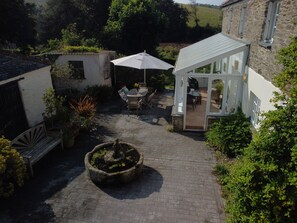 Outdoor dining - Glebe Barn -  a cottage that sleeps 5 guests  in 3 bedrooms (Ruan Lanihorne)