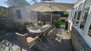 Outdoor dining - Glebe Barn -  a cottage that sleeps 5 guests  in 3 bedrooms (Ruan Lanihorne)