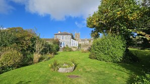 Exterior - Glebe Barn -  a cottage that sleeps 5 guests  in 3 bedrooms (Ruan Lanihorne)