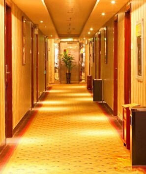 المنشأة من الداخل