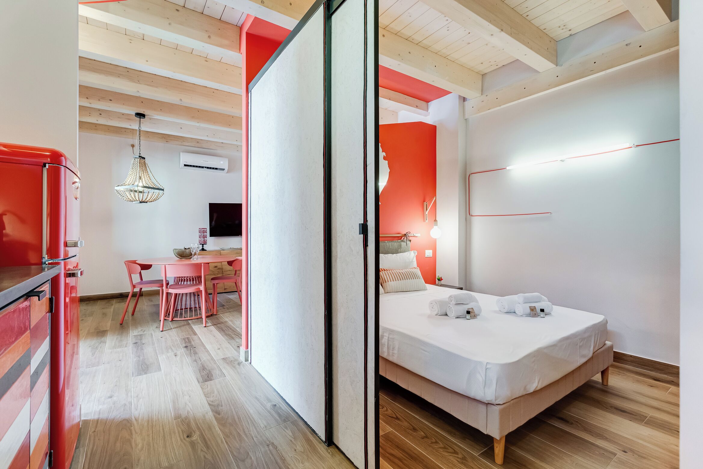 1 slaapkamer, een strijkplank/strijkijzer, wifi, beddengoed