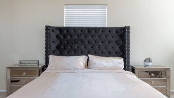 4 bedrooms, iron/ironing board, WiFi, bed sheets