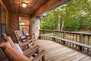 Terrace/patio - Pure Cabin Serenity Awaits – Book Your Escape! (Sevierville)