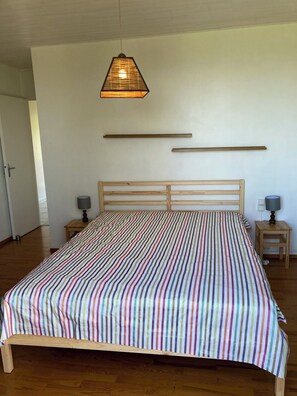3 chambres, fer et planche à repasser, Wi-Fi gratuit, draps fournis