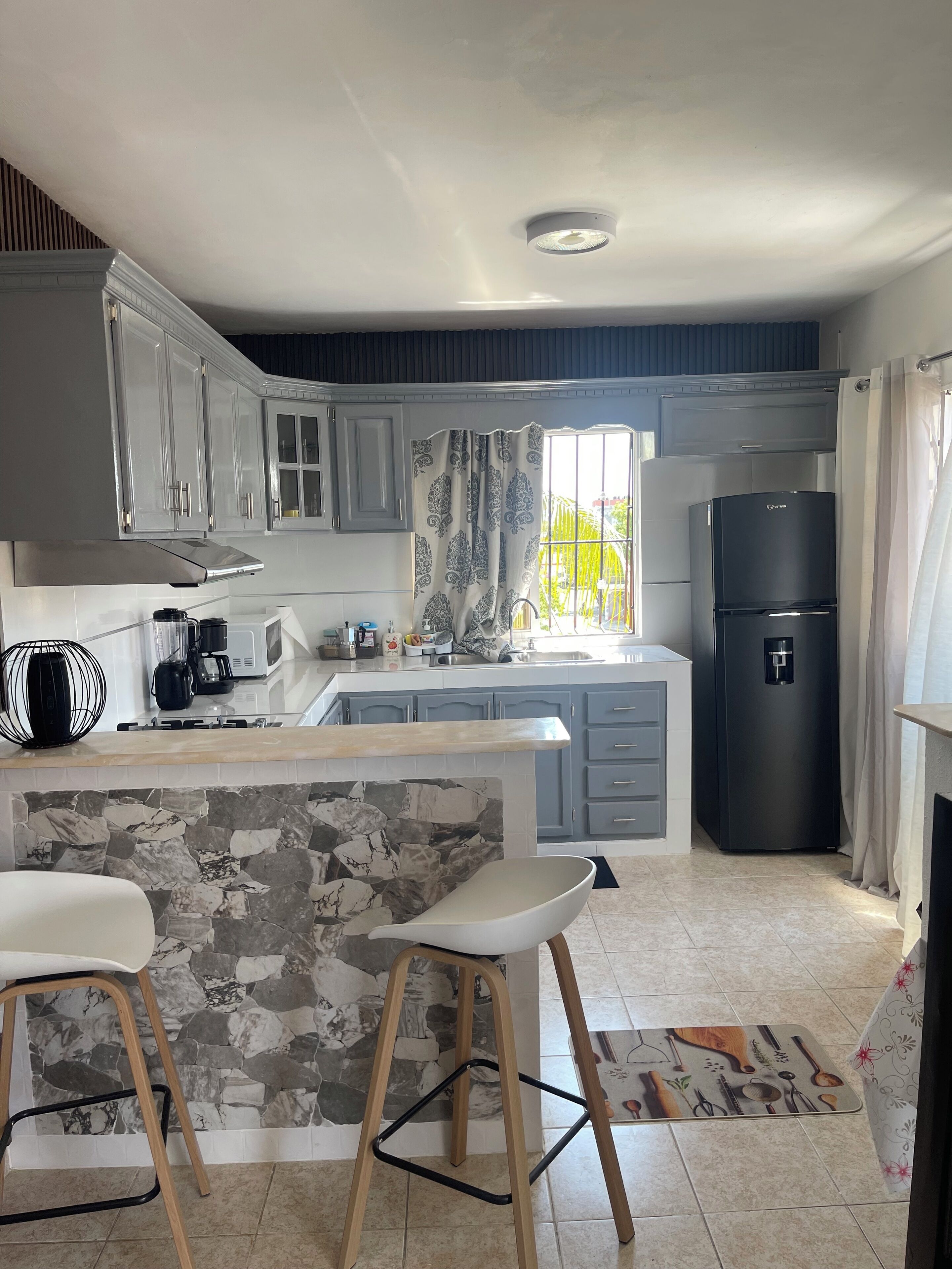 Fridge, microwave, stovetop, coffee/tea maker