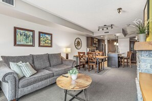 TV, fireplace - Cozy condo with mountain views, river walks. Hot tub & Gym. 10 min to Canmore!!! (Dead Man's Flats)
