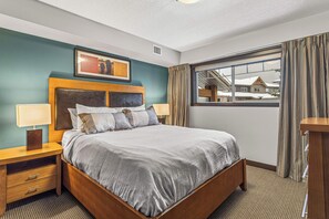 2 bedrooms, iron/ironing board, free WiFi, bed sheets - Cozy condo with mountain views, river walks. Hot tub & Gym. 10 min to Canmore!!! (Dead Man's Flats)