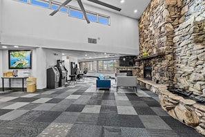 Lobby - Ramada by Wyndham Stevens Point (Stevens Point)