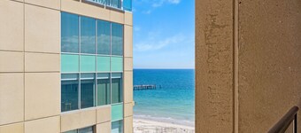 Belle Escapes - Beachside Apartment in Glenelg