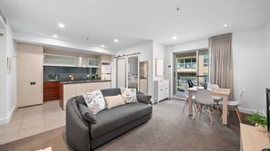 TV, books - Belle Escapes - Beachside Apartment in Glenelg (Glenelg)