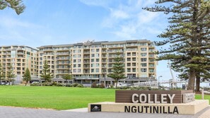 Exterior - Belle Escapes - Beachside Apartment in Glenelg (Glenelg)