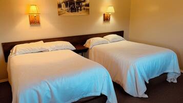 Basic Single Room, 2 Katil Kelamin (Double), City View | Wi-fi percuma