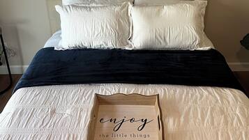 2 chambres, fer et planche à repasser, Wi-Fi, draps fournis