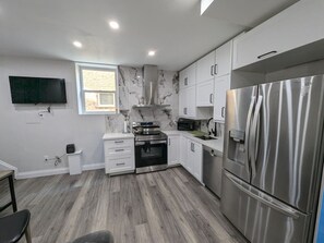 Refrigerador, microondas, parrilla de estufa y lavavajillas