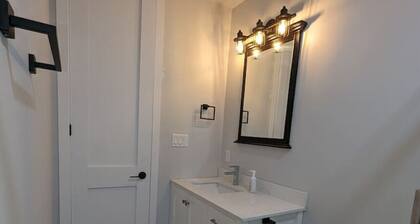 2BR 1 king 1 Queen with parking 3 GBPS internet