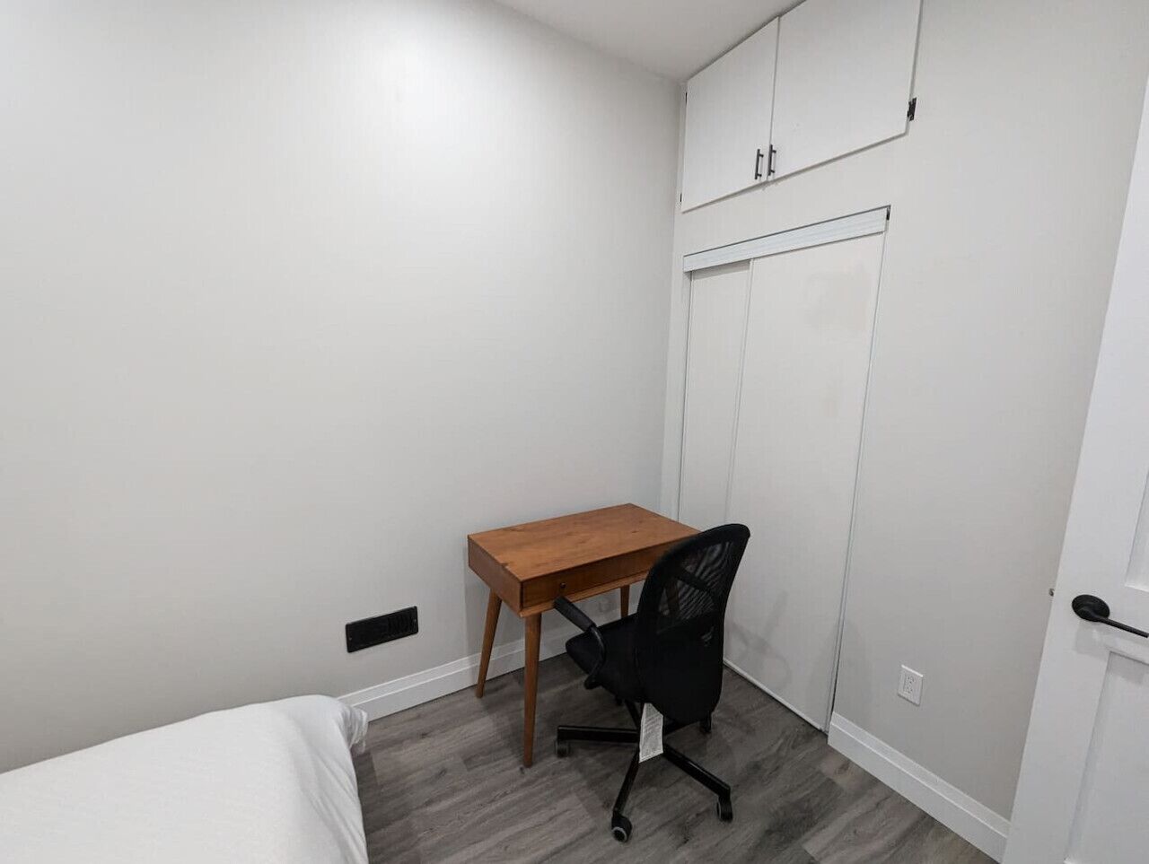 2 chambres, bureau, fer et planche à repasser, accès au Wi-Fi (inclus)